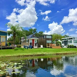  Holiday home Lakefront Tiny Homes 6 Month